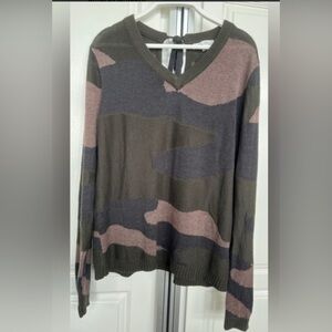 Honey Belle Women's Camouflage V-Neck Sweater - Green and Pink